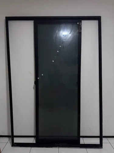 Porta de Alumínio de Correr 210 x150cm 2 Folhas com Vidro Liso