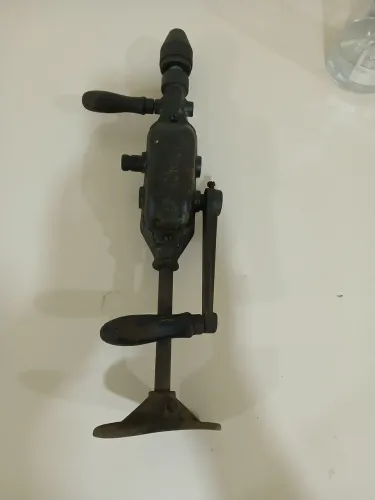 Furadeira Manual