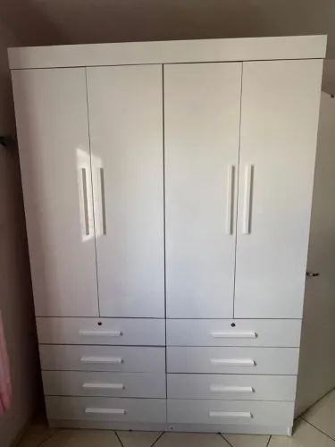 Guarda-roupa Infantil / Solteiro Branco com 4 Portas e 8 Gavetas - Ótimo Estado!