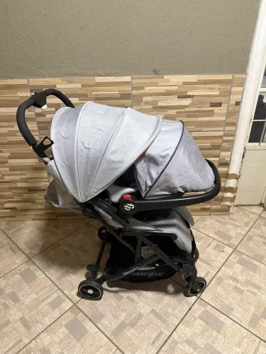 Carrinho e bebê conforto fisher price