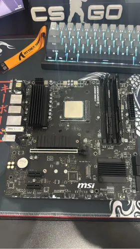 Placa mae b550 WIFI MSI + processador atlhon 3200g