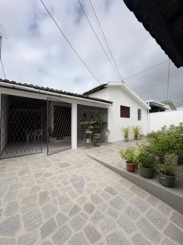 3 quartos, 3 suites, rua calcada proximo a principal