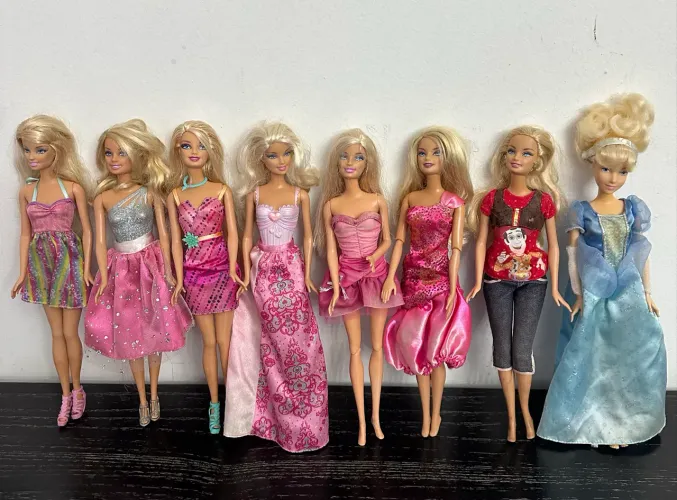 Lote com 8 bonecas Barbie Originais e usadas Leia a descrição.