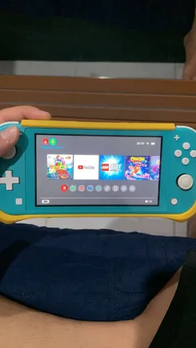Nintendo Switch Lite + 2 Jogos Mídia Física + Cartão 64GB SanDisk