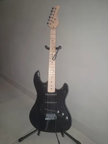 Guitarra Strinberg STS-100 revisada e regulada + case