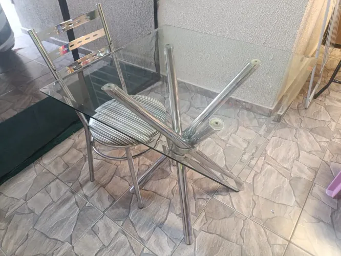 Mesa vidro com 4 cadeiras