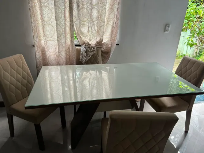 Mesa de madeira cm tampo de vidro