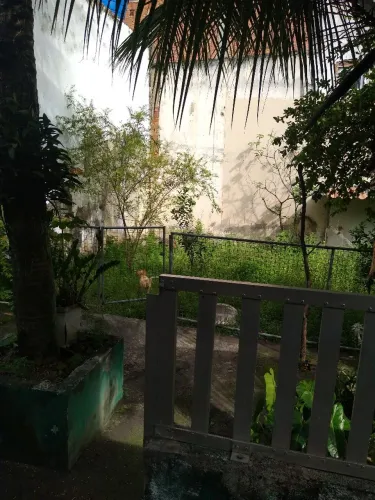 Vende-se casa rua samin, Irajá, rua residencial perto de comércio farto.