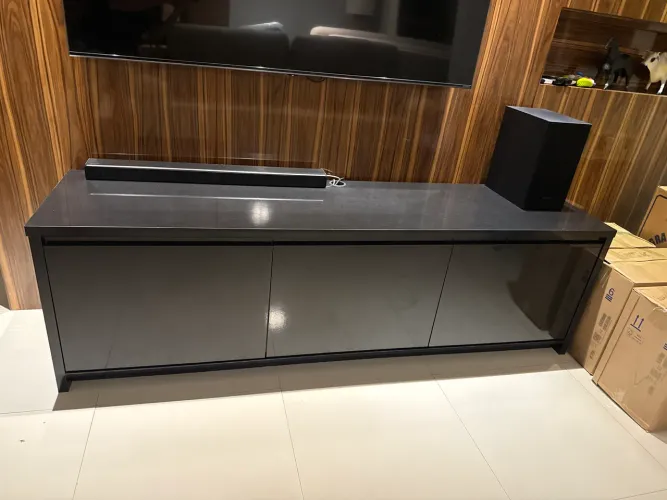 Rack preto com 3 gavetas grandes