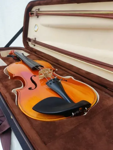 Violino de Oficina Chinesa 4/4 Modelo Stradivarius.