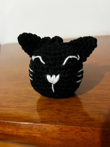 PRONTA ENTREGA Chaveiro Gato Preto em Crochê Amigurumi Gatinho Enfeite aporta