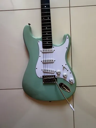 GUITARRA WINNER - 650 REAIS 