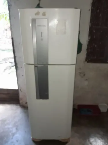 GELADEIRA ELECTROLUX FROSFREE