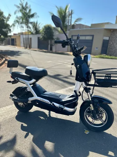 Scooter Elétrica Moto 1000w / 45km / não precisa de CNH