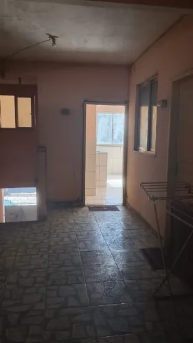 Aluga-se apartamento de 1 quarto em Realengo