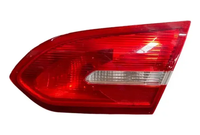 Lanterna Da Tampa Focus Sedan Lado Direito 2016 2017 2018  Direito Vermelho