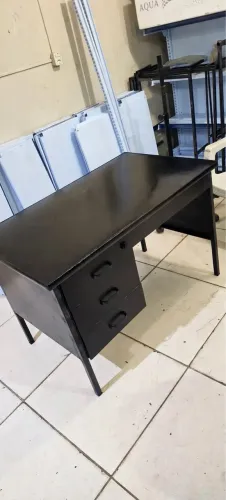 ESCRIVANINHA EM AÇO COM 3 GAVETAS