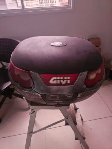 Baú Givi 65 litros Monokey sem Chaves