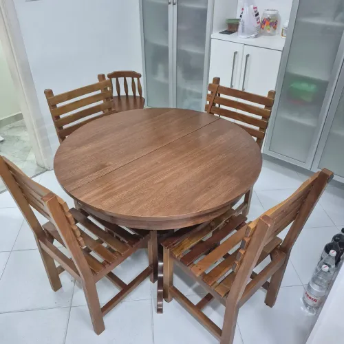 Mesa de madeira extensível com 4 cadeiras