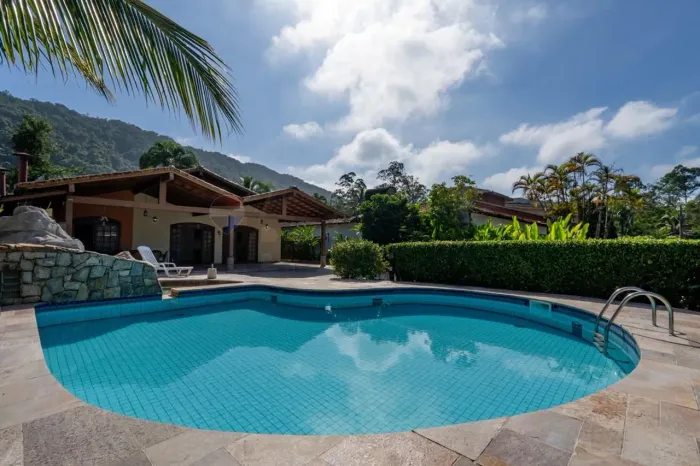 Casa a venda em Condominio Fechado - Praia da Enseada - Guaruja