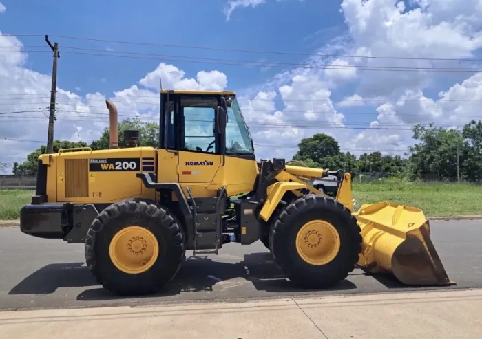 Pá Carregadeira Caterpillar 938K ano 2021, com 9.260 horas e ar condicionado, em SP