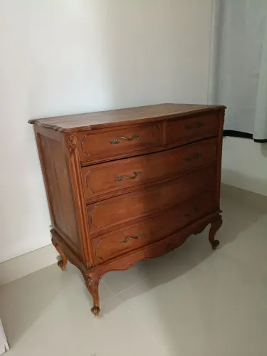 Cômoda de época Luiz XV em excelente estado.