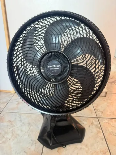 ventilador de mesa britania 150w turbo - Grande com 40 cm de altura
