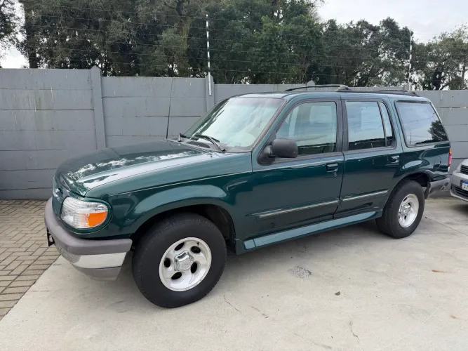 Ford Explorer XLT 4X2 4.0 V6 1997