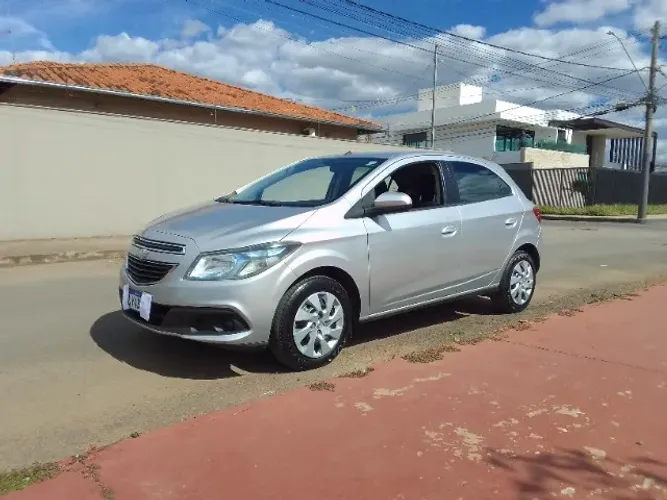 Chevrolet Onix Hatch LT 1.4 8V Flex Power Mec. 4P 2014