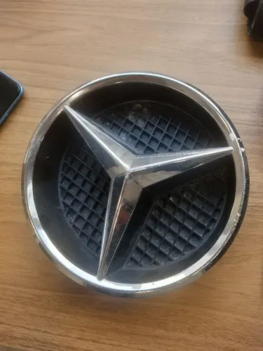 Emblema (Símbolo) Mercedes. Original