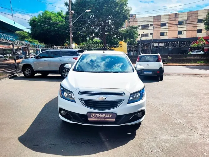 Chevrolet Onix Hatch LTZ 1.4 8V Flex Power Aut. 4P 2015