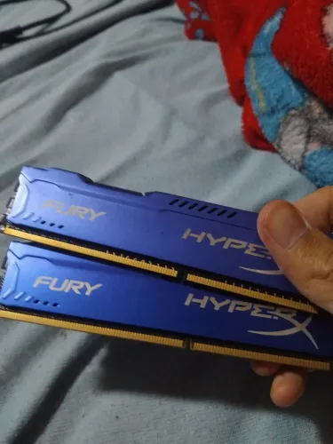  2 Memória  Ram de 8g hyperX nao sei se está funcionando  corretamente preço negociável 