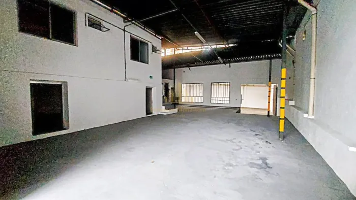 Galpão Estratégico na Lapa: 350m², Reformado e Próximo às Marginais