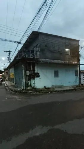 Prédio com 06 apartamentos