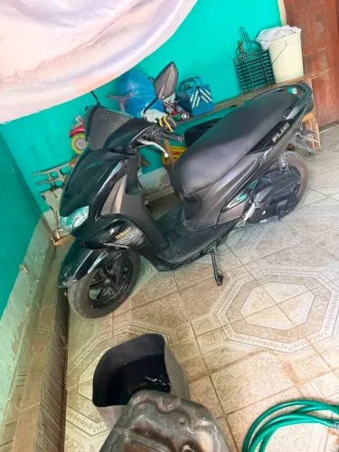 Vendo moto Yamaha modelo 22/23