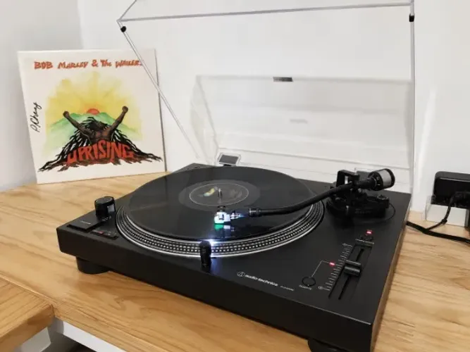 Toca Discos Audio Technica AT-LP120XUSB