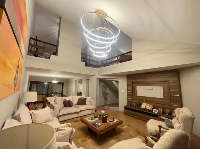 Vende-se Casa próximo a Baronesa