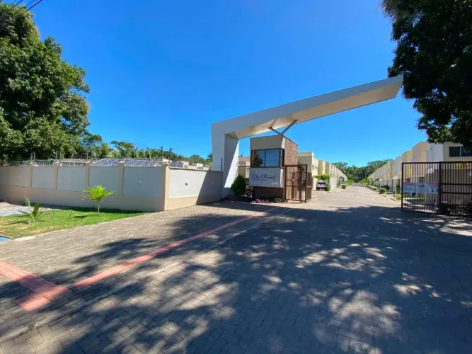 Aluga-se Casa Duplex em Condomíno Vila Parati
