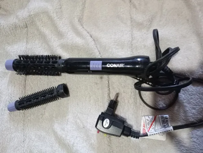 Vendo escova elétrica Conair 2-in-1 Hot Air Brush em preto e roxo