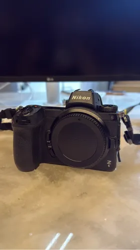 Nikon z6 corpo com caixa, carregador bateria e cartão de memória