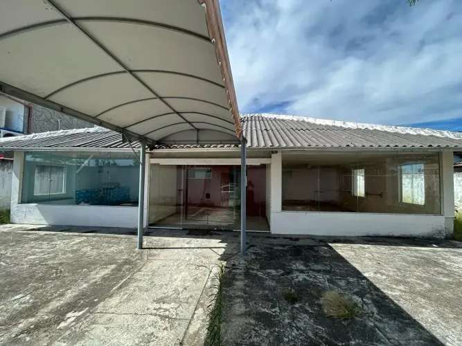 Casa bem frente a praia do Centro e concha acústica com terreno de 1500 M², Rio das Ostras