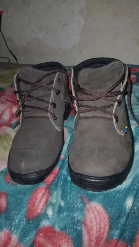 Vendo essa bota foi usado sou uma vez esta nova n39