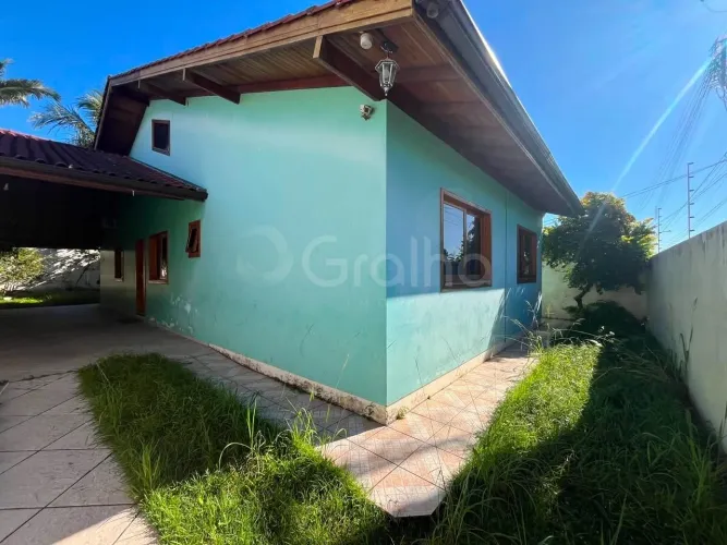 Casa de 170m2 com 4 quartos sendo 3 suítes no bairro Balneário