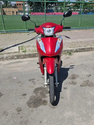 Honda Biz 125 2021 bem conservada 