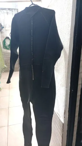 Roupa de mergulho em ótimo estado imperdível 3m