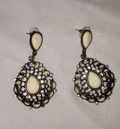 Brincos de Pedras Brancas Strass Feminino 