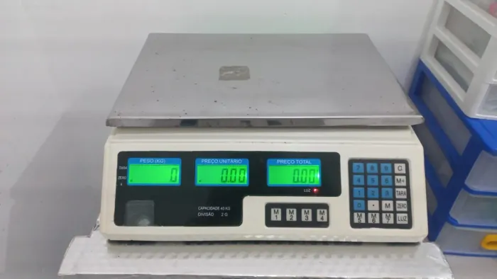 Balança digital, pesa até 40kg