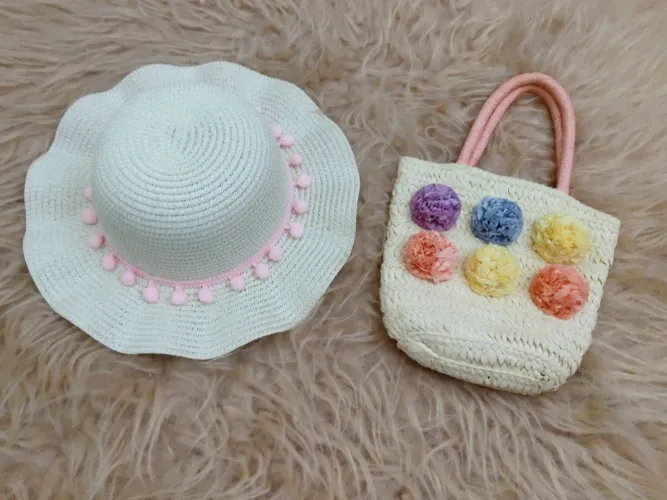 Kit praia infantil Renner com chapéu e bolsa de palha novos.