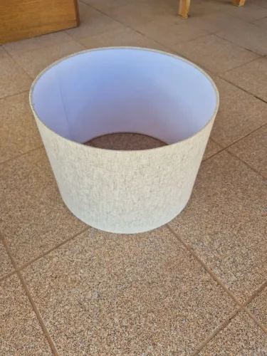 Cúpula Cilíndrica para abajur, confeccionada em tecido texturizado de linho cru. - 25x35cm