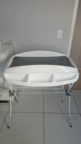 Vendo banheira de bebê com suporte